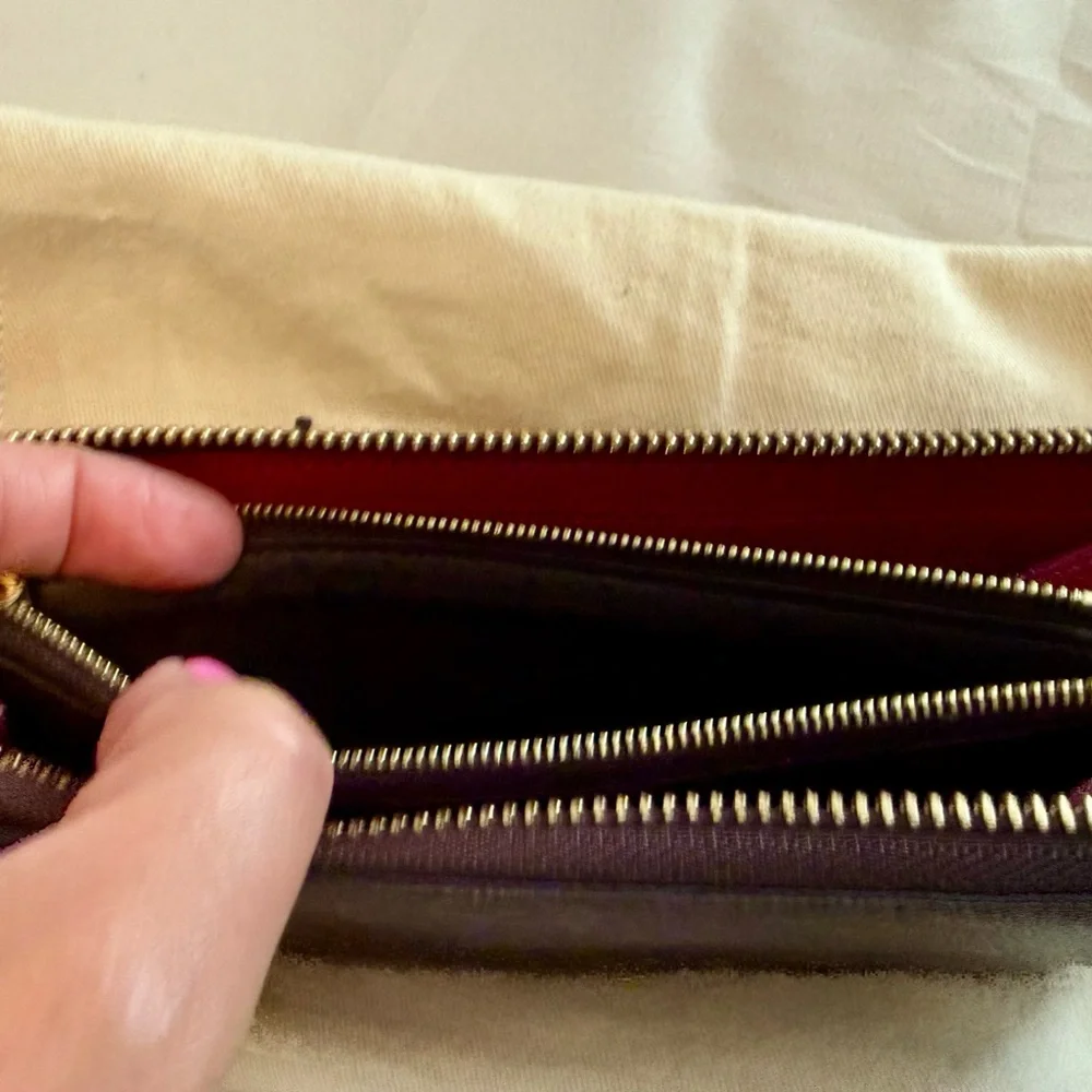 Louis Vuitton Monogram Canvas Zippy Wallet - Picture 10 of 11